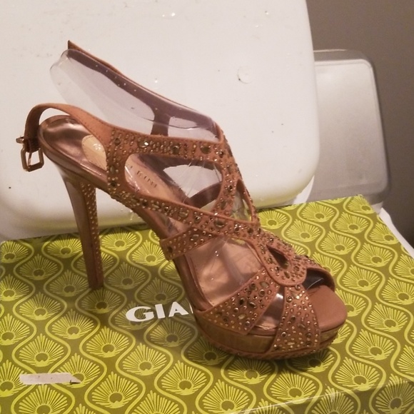 Shoes - Picture 2 of 4